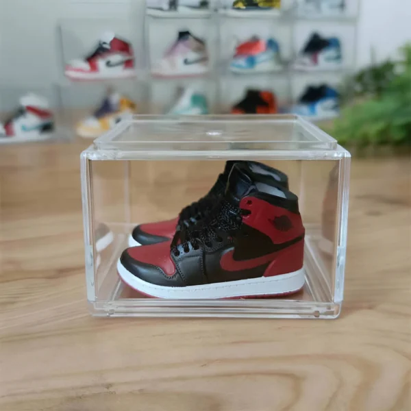 Air Jordan 1 Retro High Bred Banned Mini Sneaker 555088-001