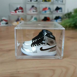 Air Jordan 1 Retro High Kawhi Leonard Mini Sneaker